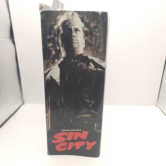 Sin City Hartigan Action Figure Diamond Select Toys New in Packaging - Picture 4 of 7